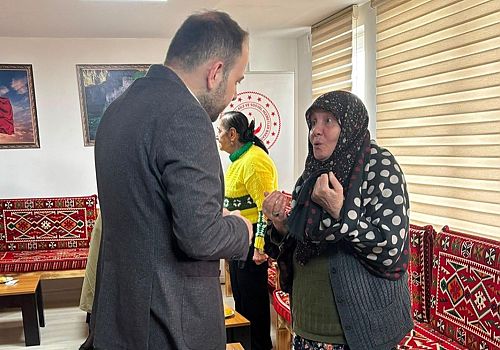AK Parti Milletvekili Kaan Koç'tan Ardahan Huzurevi'ne Bayram Ziyareti