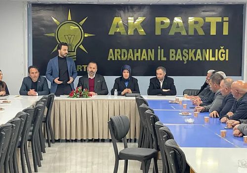 AK Parti MKYK Üyesi Fatih Sadullah Selman, bir dizi temaslarda bulunmak üzere Ardahan’ı ziyaret etti.