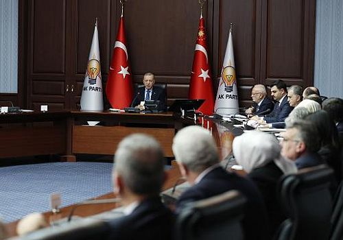 AK Parti MYK toplantısı saat 14.00'te başlayacak.