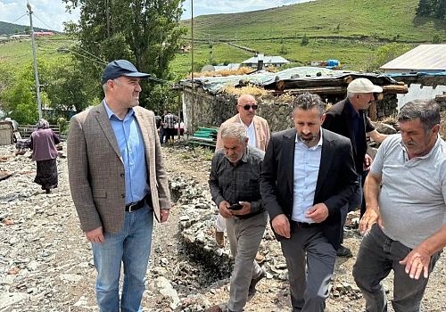 AK Parti teşkilatı selden zarar gören köyleri ziyaret etti 