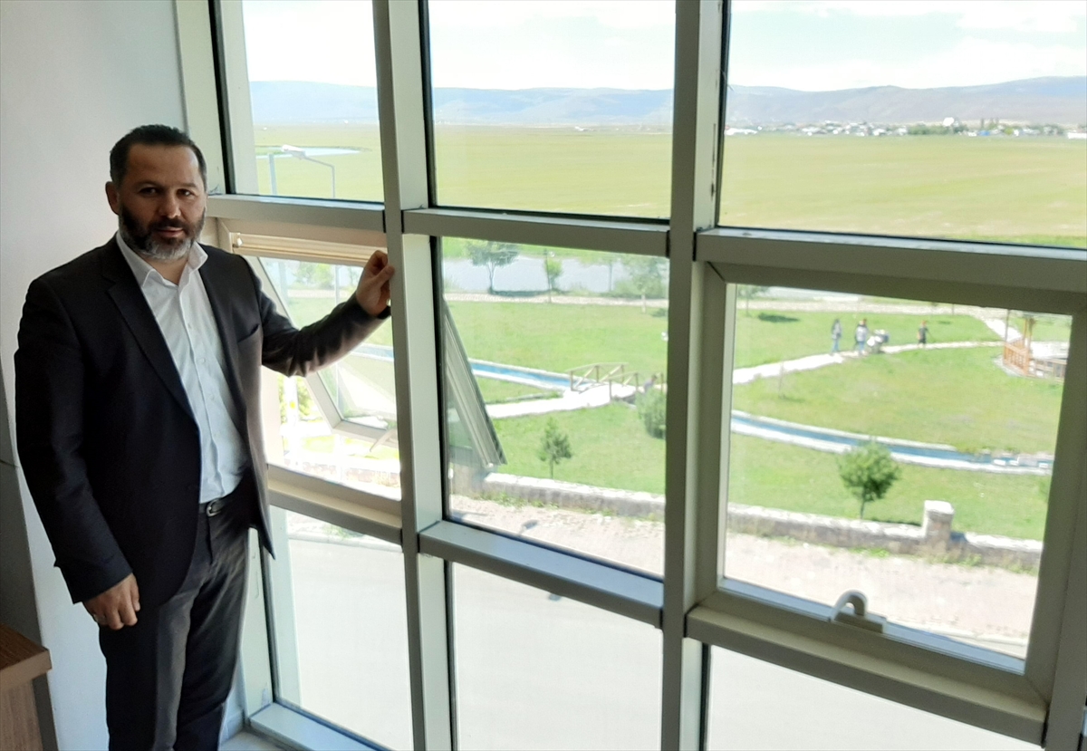 AK Parti'nin Ardahan'da yapımı tamamlanan hizmet binası faaliyete girdi