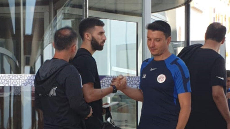 Antalyaspor, Doğukan Sinik'e Hull City ile görüşmesi için izin verdi