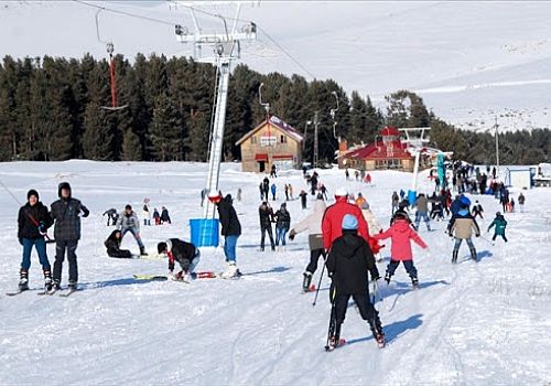 Ardahan a Kar Yağdı Yalnızçam Kayak Merkezi'nde Sezon Açıldı 