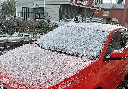 Ardahan'da il merkezine mevsimin ilk karı düştü