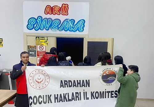 Ardahan Aile Sosyal Hizmetler İl Müdürlüğü, Çocuk Hakları Komitesine Üye Çocuklara Şampiyonlar Filmi izletti