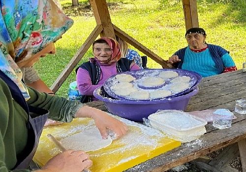 Ardahan Aile Sosyal Hizmetler İl Müdürlüğü, huzurevi sakinlerine unutulmaz bir gün yaşattı