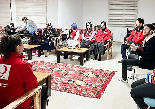 Ardahan Aile Sosyal Hizmetler İl Müdürlüğü Yaşlılara Saygı Haftası kapsamında anlamlı bir etkinlik düzenledi