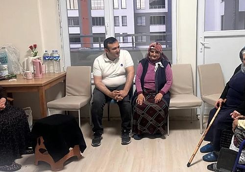 Ardahan Aile Sosyal Hizmetler İl Müdürü Mahmut Çetinkaya, huzurevi sakinlerini ziyaret etti