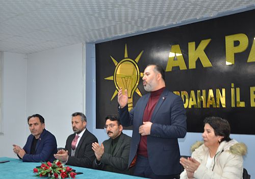 Ardahan Ak Parti de Ersin Yılmaz, görevini yeni İl Başkanı Hakan Aydın'a devretti