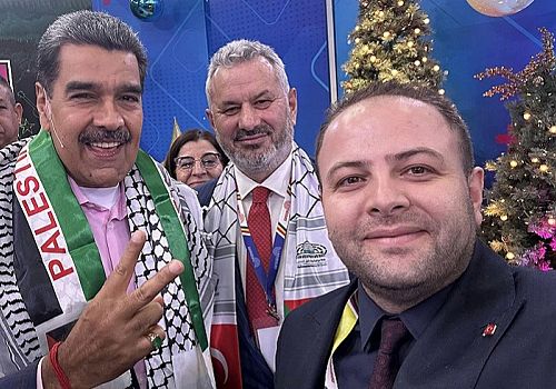 Ardahan AK Parti heyeti Venezüella devlet Başkanı Nicolas Maduro ile hatıra fotoğrafı ve selfie çekildi.