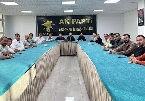 Ardahan AK Parti İl Başkanı Ersin Yılmaz başkanlığında haftalık yönetim kurulu toplantısı yapıldı