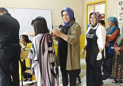 Ardahan AK Parti Kadın Kolları’ndan Köy Çocuklarına Hijyen Eğitimi