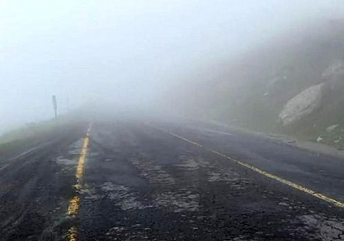 Ardahan - Artvin Bağlantı Yolunda Göz Gözü Görmüyor: Sahara Geçidi'nde Görüş Mesafesi 20 Metreye Düştü!