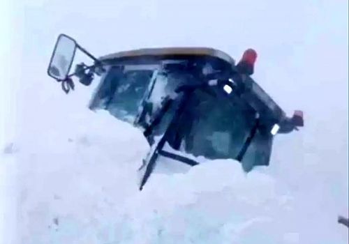 Ardahan-Artvin Kara Yolunda Çığ: İş Makineleri Mahsur Kaldı