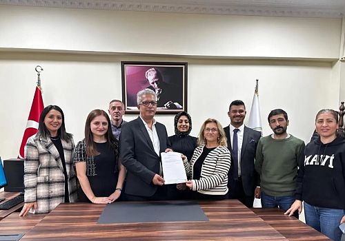 Ardahan Barosu seçiminde yeniden başkan seçilen Avukat Murat Yolçu mazbatasını aldı