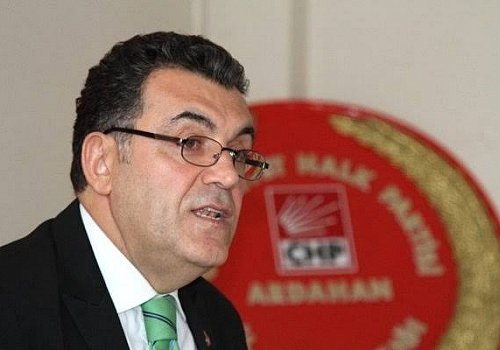 Ardahan Belediye Başkanı canlı yayında muhtara sahtekar dedi