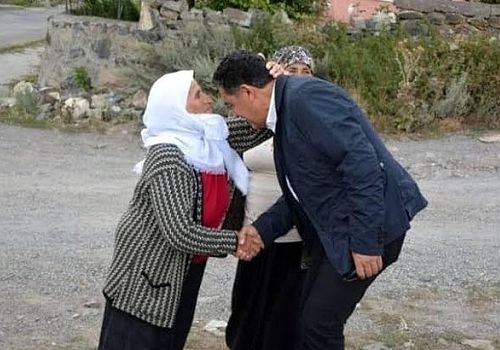 Ardahan Belediye Başkanı Faruk Demir, Anneler Günü  mesaj yayınladı