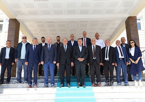 Ardahan Belediye Başkanı Faruk Demir Belediye Birliği’nin genel kurulunda oybirliğiyle Birlik Başkanlığına seçildi.