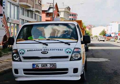 Ardahan Belediye Başkanı Faruk Demir çöp taksi aracını kulandı