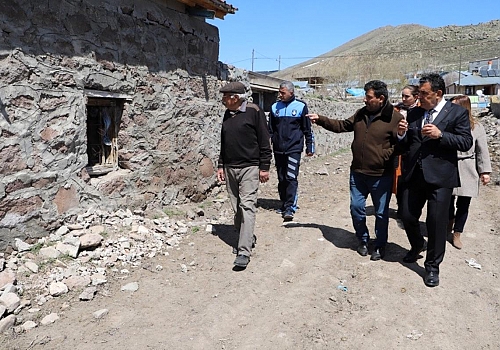 Ardahan Belediye Başkanı Faruk Demir den Köy okuluna anlamlı ziyaret