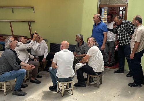 Ardahan Belediye Başkanı Faruk Demir, güne esnaf ziyaretiyle başladı.