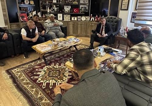 Ardahan Belediye Başkanı Faruk Demir, mahalle muhtarlarıyla makamında bir araya geldi