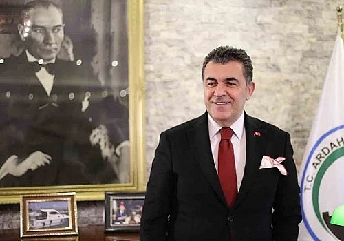 Ardahan Belediye Başkanı Faruk Demir, Muhtarlar Günü nedeniyle mesajı yayınladı.
