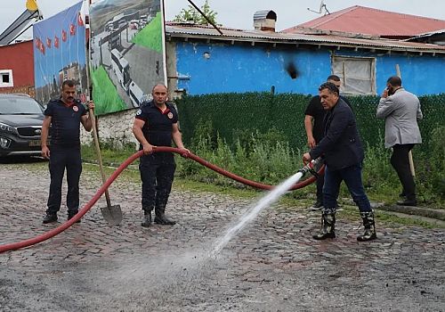 Ardahan Belediye Başkanı Faruk Demir yolları yıkadı 