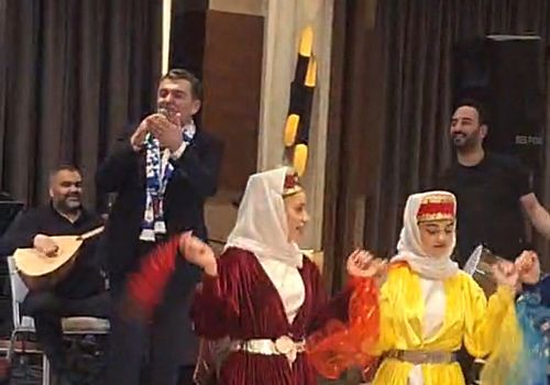 Ardahan Belediye Başkanı Türkü söyledi katılımcılar eğlendi 