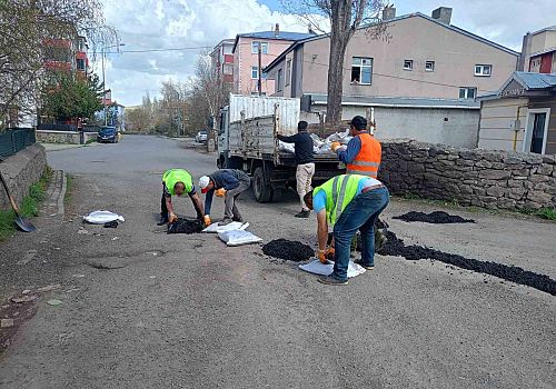 Ardahan Belediyesi, kent merkezinde altyapı ve yol kalitesini artırmak amacıyla çalışmalarını sürdürüyor