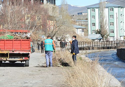 Ardahan Belediyesi mahallelerde temizlik seferberliği başlattı