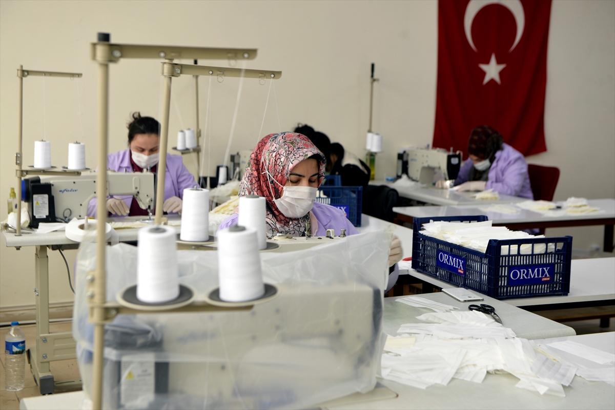 Ardahan Belediyesi maske üretimine başladı