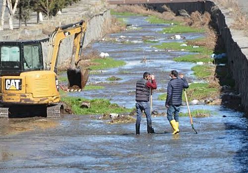 Ardahan Belediyesi'nden Alabalık Deresi'nde Kapsamlı Temizlik Seferberliği