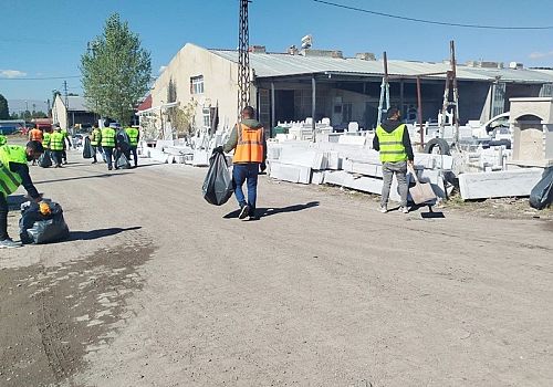 Ardahan Belediyesi’nden Sanayi Sitesi’nde Kapsamlı Temizlik Çalışması