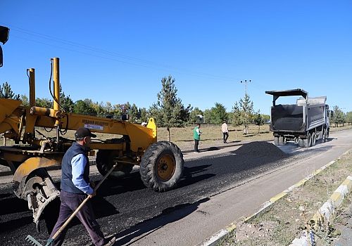 Ardahan Belediyesi’nden Sanayi Yoluna Sıcak Asfalt