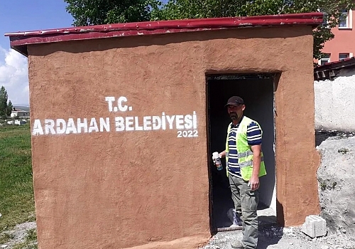 Ardahan Belediyesinden Mezarlığa Eksik Malzeme Deposu 