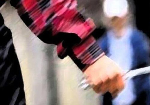 Ardahan Çamlıçatak ta gençler arasında çıkan kavgada 1 kişi bıçakla yaralandı.