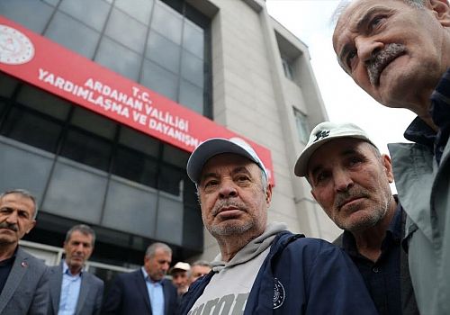 Ardahan'da 1 Ekim Dünya Yaşlılar Günü Kapsamında Yürüyüş Düzenlendi
