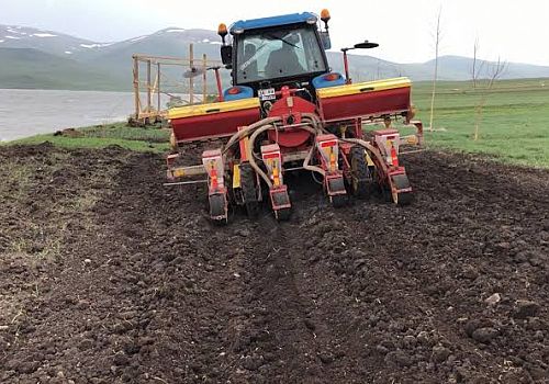 Ardahan’da 13 bin 157 çiftçiye mazot, gübre ve yem desteği ödemeleri gerçekleştirildi