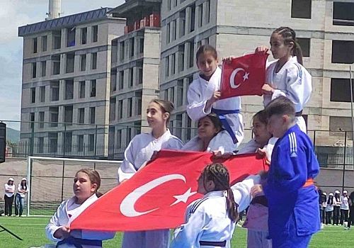 Ardahan’da 19 Mayıs Atatürk’ü Anma Gençlik ve Spor Bayramı, coşkuyla kutlandı.