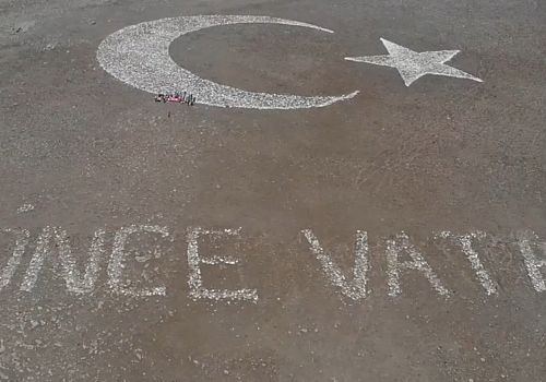 Ardahan’da 19 Mayıs coşkusu, doğaseverleri Yıldızlı Dağ’ın zirvesine taşıyor