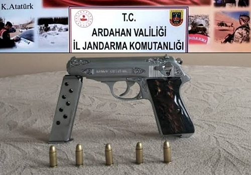 Ardahan'da 2 Ruhsatsız Tabanca Ele Geçirildi