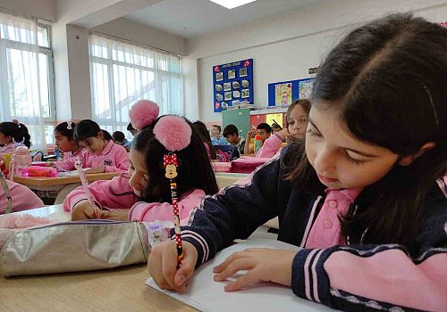 Ardahan’da 2024-2025 eğitim öğretim yılının başlamasıyla birlikte öğrenciler ve öğretmenler dersbaşı yaptı