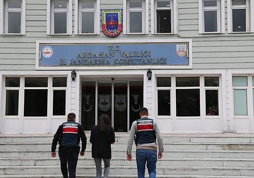 Ardahan da 7 yıl 6 ay hapis cezası alan firari terör örgütü üyesi yakalandı.