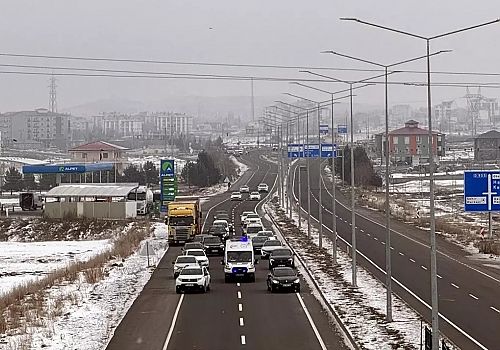 Ardahan da Acil Sağlık Haftası'nda ambulansa nasıl yol verileceği uygulamalı tanıtıldı