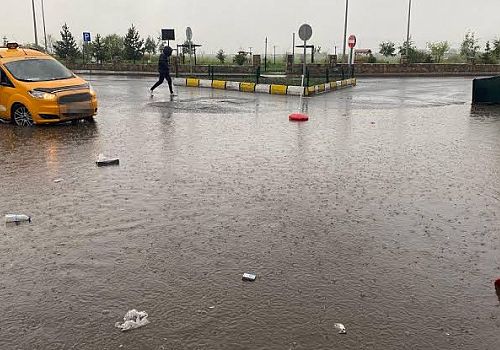 Ardahan'da akşam saatlerinde yerel gök gürültülü sağanak uyarısı yapıldı.