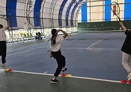 Ardahan'da ara tatil, çocuklar için hem spor yapma hem de eğlenme fırsatı sunuyor