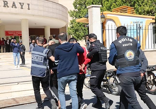 Ardahan'da arama kararı bulunan 8 şüpheli yakalandı