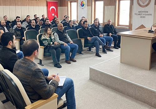 Ardahan’da Arı Sağlığı İçin Kritik Toplantı: Hastalık ve Zararlılarla Mücadele Masaya Yatırıldı