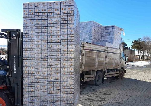 Ardahan da Arıcılara Bal Teneke Kutu desteği 2 ve 5 kiloluk bal teneke kutuları yaptırılarak teslim edildi